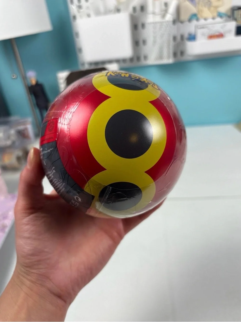 Pokemon tcg pokeball tin